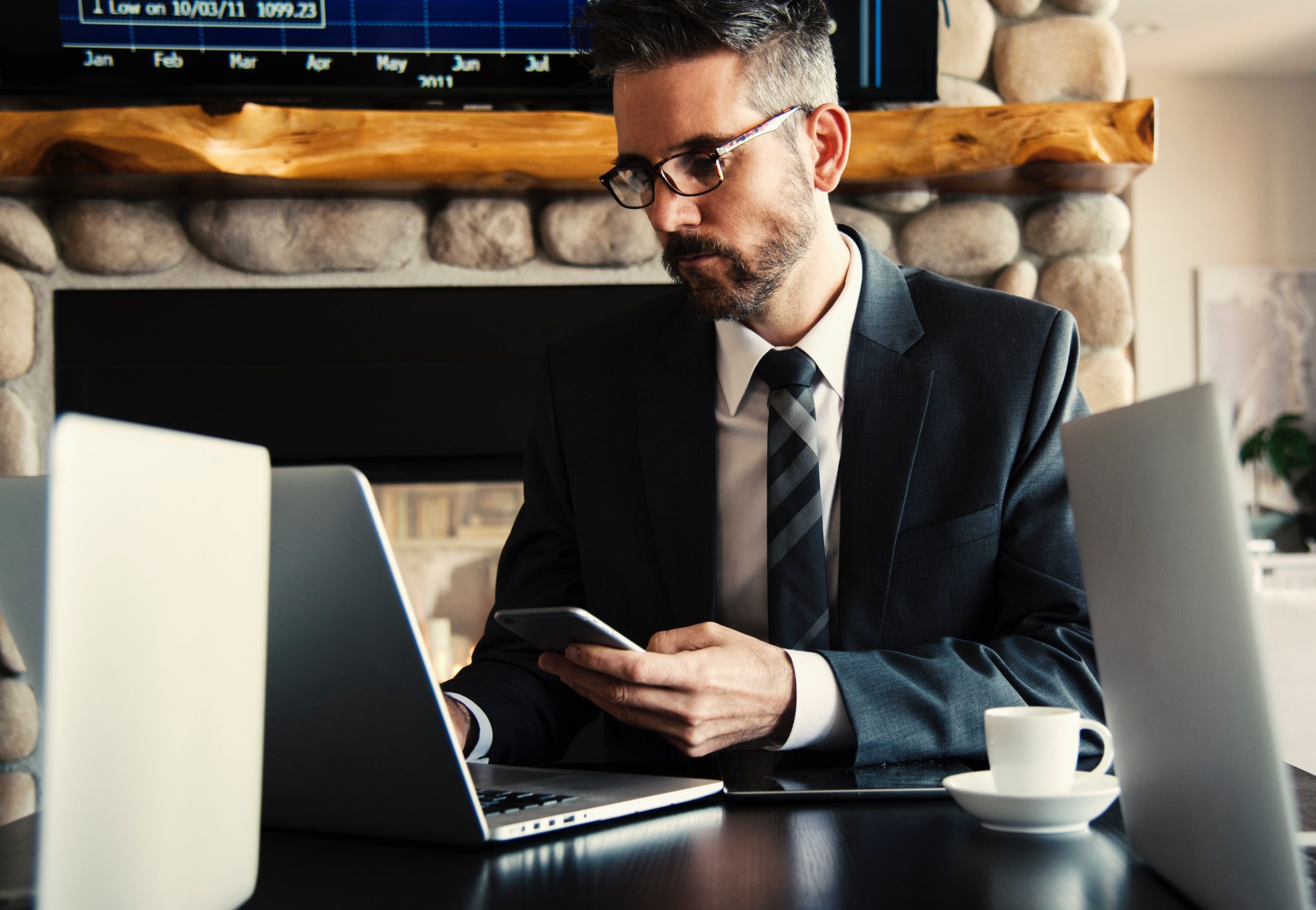 adult-business-businessman-618613